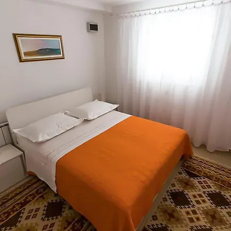 Amazing Apartment In Podstrana With Wifi Appartement *